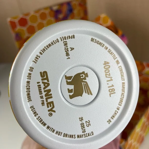 Stanley x LoveShackFancy Winnie the Pooh Honey Bee 40oz Limited Edition NIB - Picture 9 of 14